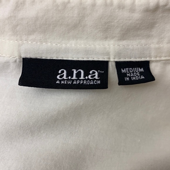 Beautiful Embroidered Eyelet blouse - Picture 9 of 9